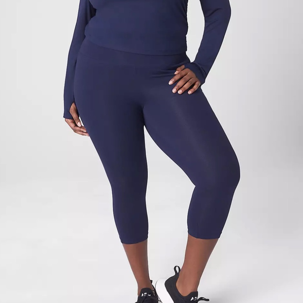 NWT LIVI for Lane Bryant Navy Blue Signature Stretch Capri Legging